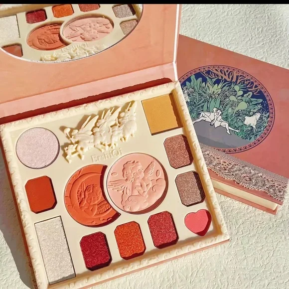 NWT Angel eyeshadow palette - Picture 1 of 7